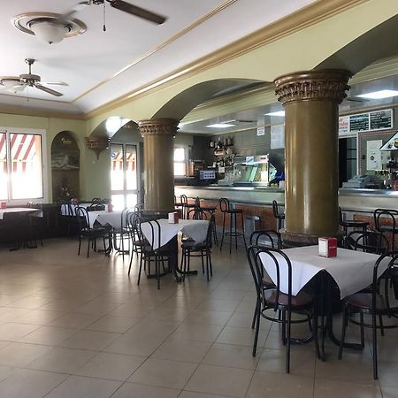 Hostal Bar San Pedro Mairena De Alcor Bagian luar foto
