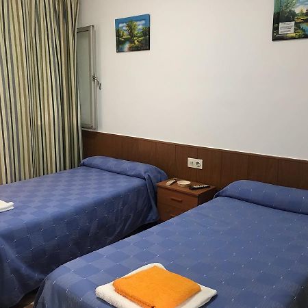 Hostal Bar San Pedro Mairena De Alcor Bagian luar foto