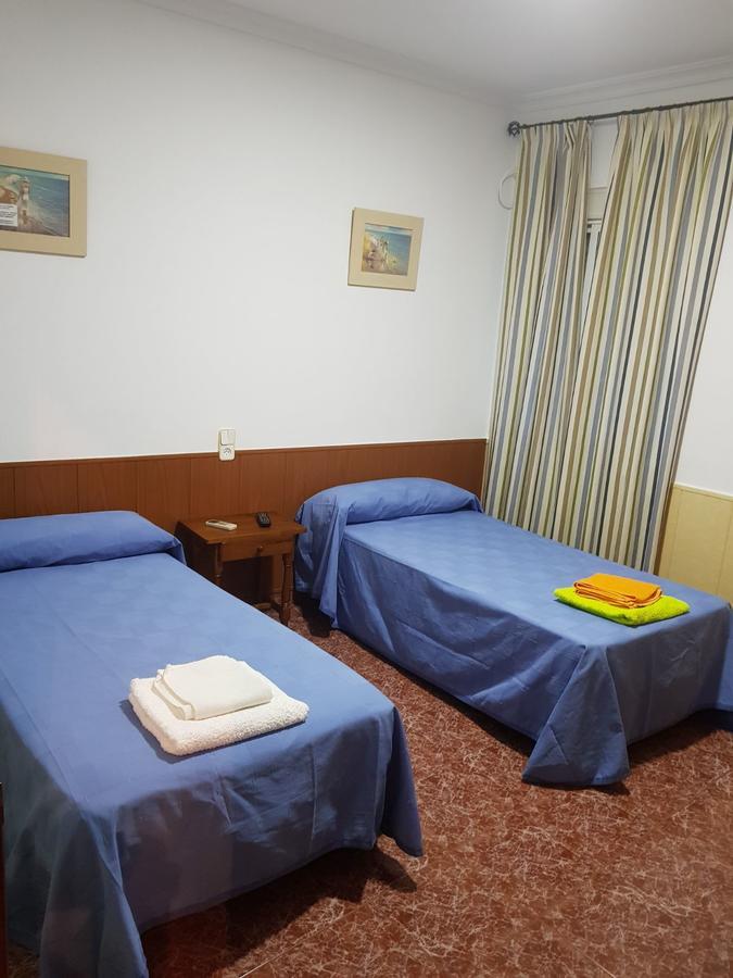 Hostal Bar San Pedro Mairena De Alcor Bagian luar foto