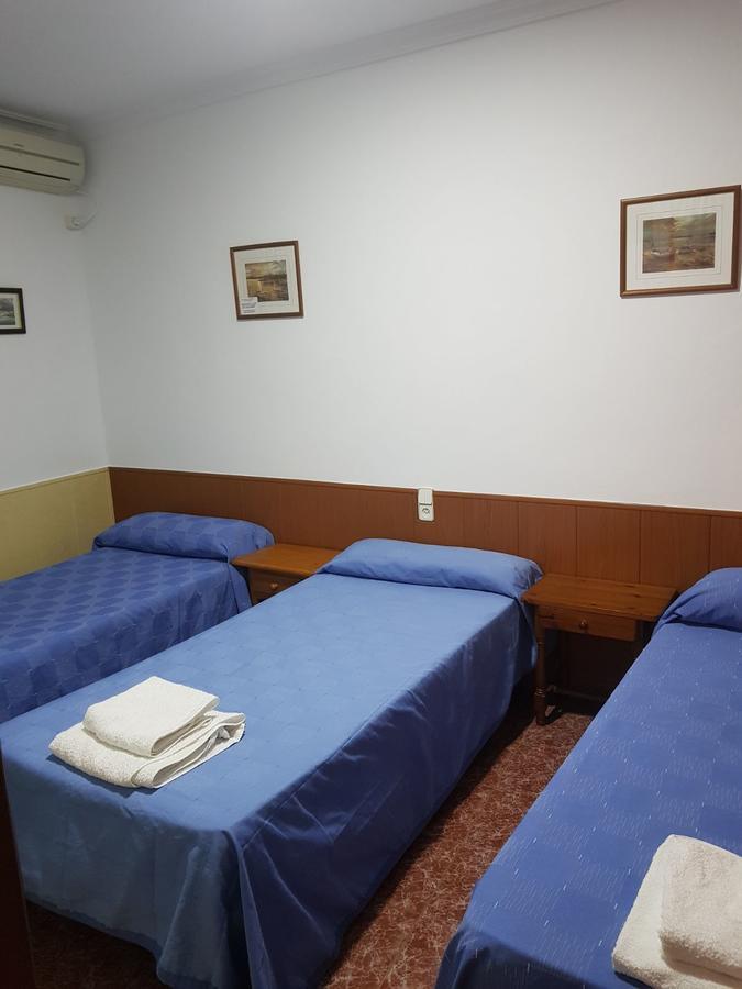 Hostal Bar San Pedro Mairena De Alcor Bagian luar foto