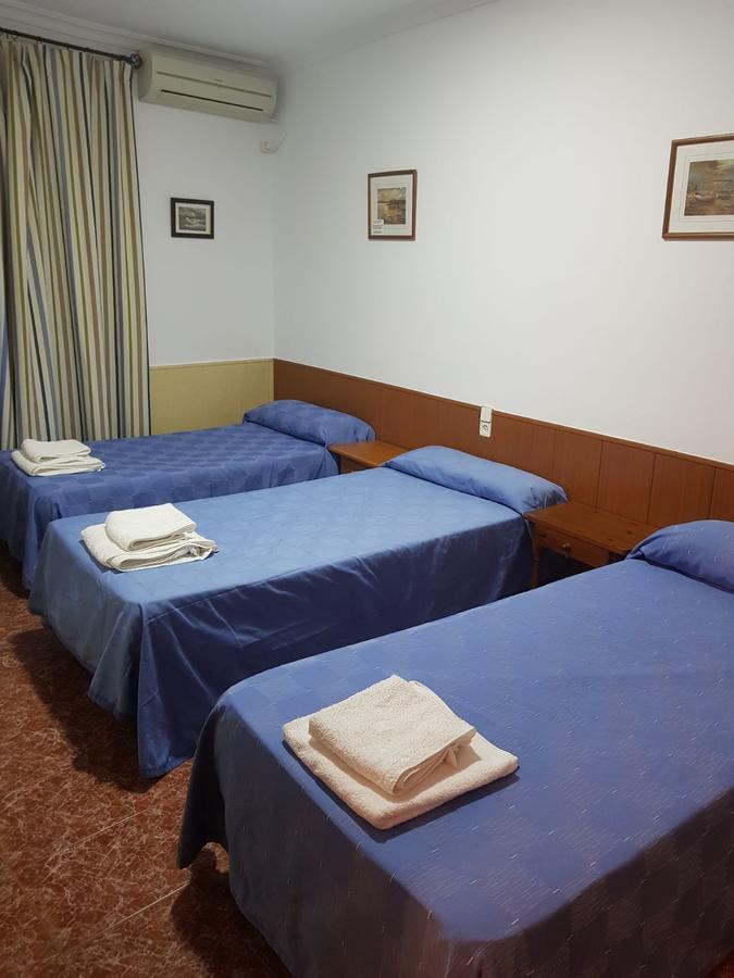Hostal Bar San Pedro Mairena De Alcor Bagian luar foto